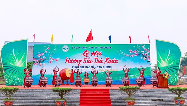 Màn trống khai hội Lễ hội “Hương sắc trà xuân - vùng chè đặc sản Tân Cương” xuân Quý Mão 2023