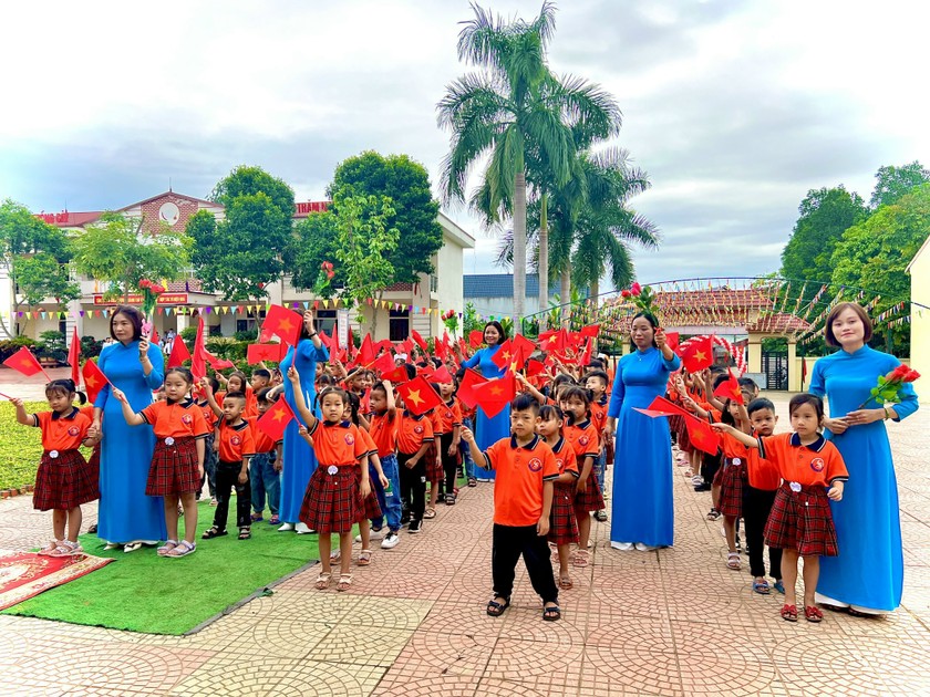 Toàn cảnh lễ khai giảng tại trường tiểu học Lương Sơn A (Ảnh: Ngọc Phúc)