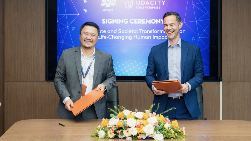 Phó Tổng Giám đốc Nguyễn Khải Hoàn FPT Software (trái) và Phó Chủ tịch Hợp tác khu vực Udacity- Marc Jones.