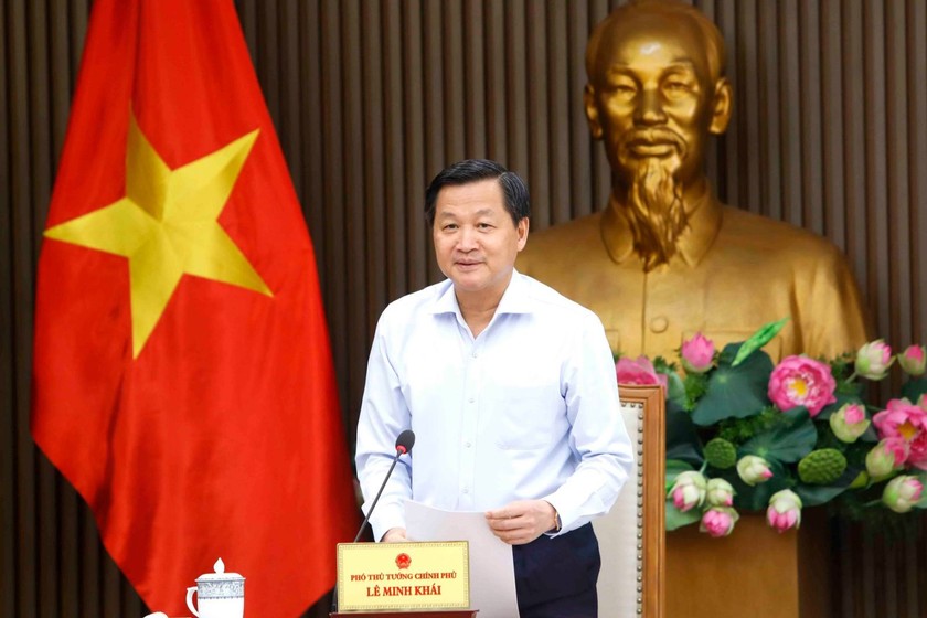 Phó Thủ tướng Lê Minh Khái chủ trì cuộc họp rà soát thông tư 06 và thông tư 03 của Ngân hàng Nhà nước ngày 17/8. (Ảnh: VGP).