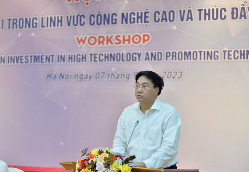 Thứ trưởng Bộ Kế hoạch và Đầu tư Trần Duy Đông phát biểu tại buổi Hội thảo.