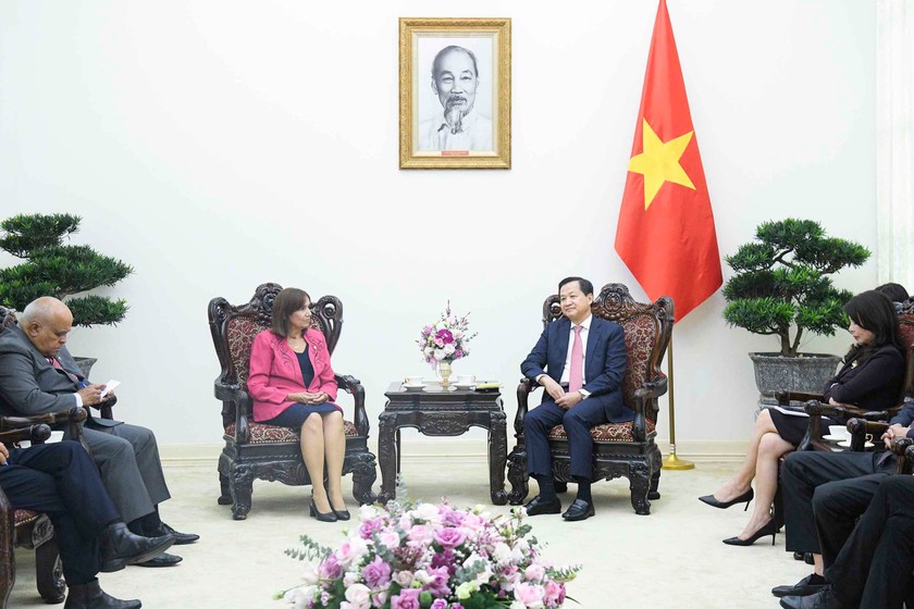 Phó Thủ tướng Chính phủ Lê Minh Khái trao đổi cùng Phó Chủ tịch Quốc hội Chính quyền Nhân dân và Hội đồng Nhà nước Cuba Ana María Mari Machado​.