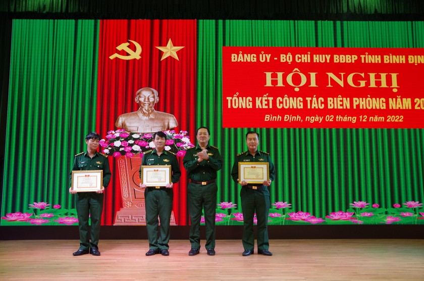 Bộ Chỉ huy BĐBP tỉnh trao Danh hiệu Đơn vị quyết thắng cho các đơn vị