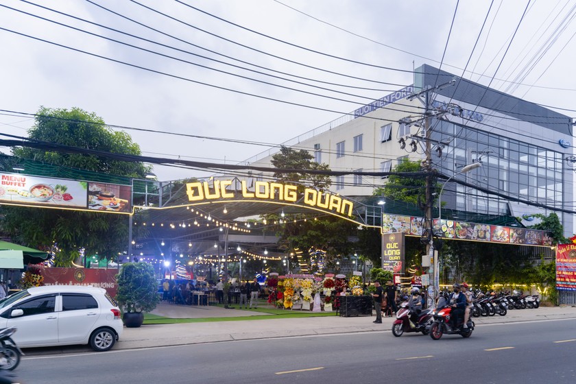 Nhà hàng Đức Long Quán- Ẩm thực phố biển giữa lòng Sài Gòn 
