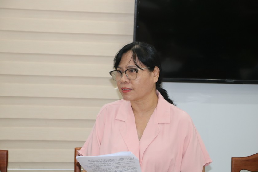 Bà Châu Thị Hương Lan - Phó Giám đốc Sở Tư pháp tỉnh Bình Định trình bày công tác báo cáo 9 tháng đầu năm.