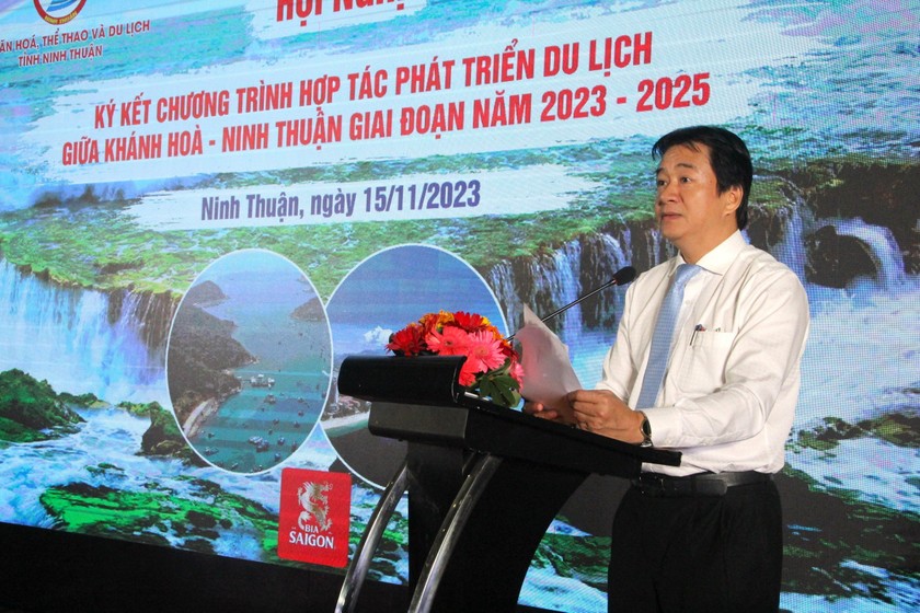 Ông Nguyễn Long Biên, Phó Chủ tịch UBND tỉnh Ninh Thuận phát biểu tại hội nghị.