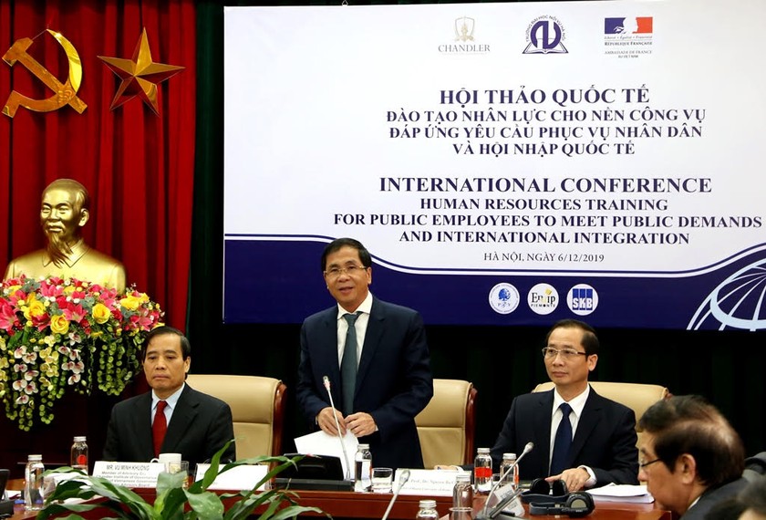 Thứ trưởng Bộ Nội vụ Triệu Văn Cường phát biểu khai mạc hội thảo.
