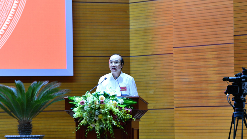 Thứ trưởng Bộ Tư pháp Phan Chí Hiếu phát biểu tham luận tại hội nghị.