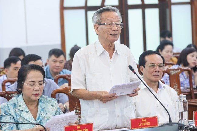 Ông Lê Truyền đóng góp ý kiến tại hội nghị.