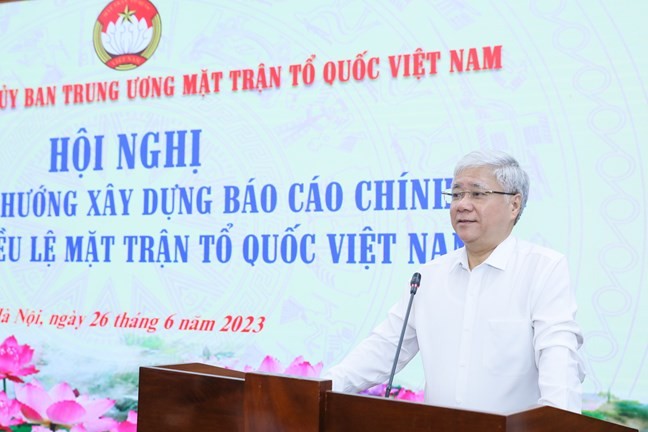 Chủ tịch UBTƯ MTTQ Việt Nam Đỗ Văn Chiến phát biểu tại hội nghị.