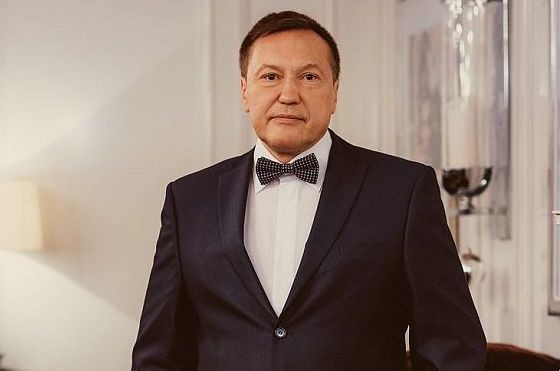 Vào năm 2019, ông Antov được tạp chí Forbes Nga xếp hạng là người giàu nhất trong số chính trị gia và quan chức cấp cao trong nước.