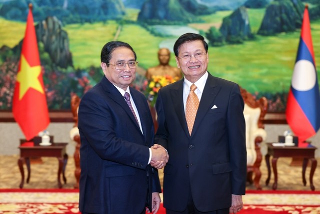 Tổng Bí thư, Chủ tịch nước Thongloun Sisoulith nhiệt liệt chào mừng và hoan nghênh Thủ tướng Phạm Minh Chính thăm chính thức Lào - Ảnh VGP