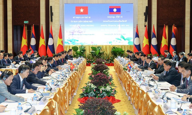 Thủ tướng Phạm Minh Chính và Thủ tướng Lào Sonexay Siphandone đồng chủ trì kỳ họp lần thứ 45 Ủy ban liên Chính phủ về hợp tác song phương Việt Nam-Lào - Ảnh: VGP