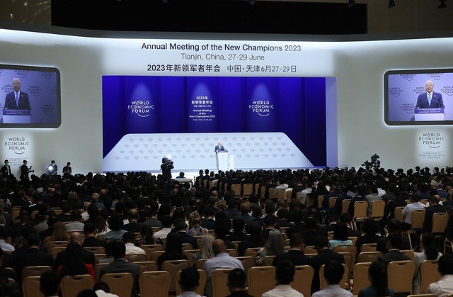 Giáo sư Klaus Schwab, nhà sáng lập kiêm Chủ tịch điều hành WEF phát biểu khai mạc Hội nghị - Ảnh: VGP/Nhật Bắc