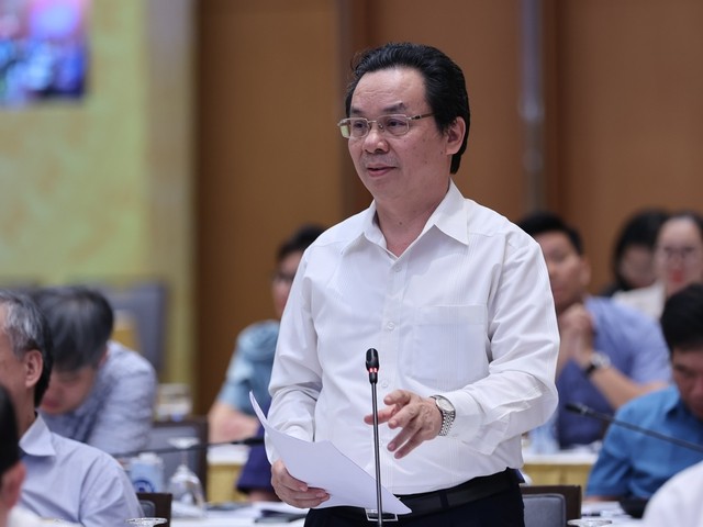 GS.TS. Hoàng Văn Cường, Ủy viên Ủy ban Tài chính ngân sách của Quốc hội phát biểu tại hội nghị - Ảnh: VGP/Nhật Bắc