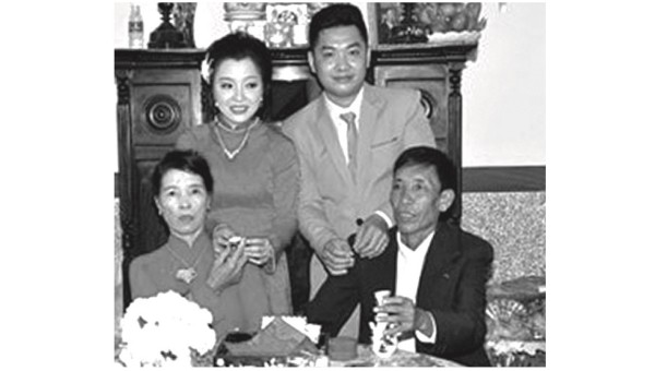 Bức ảnh ông Quang, bà Hồng chụp trong đám cưới con gái 