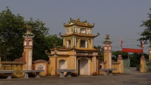 Cổng vào Khu di tích cấp quốc gia đền Cây Quế (Nam Định). 