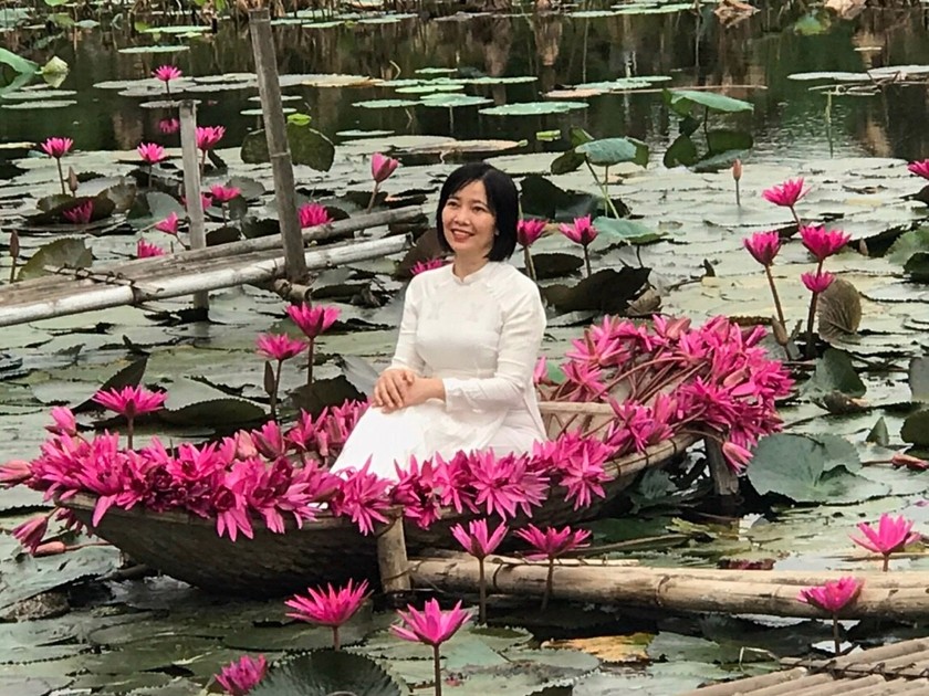 Khánh Vân diện váy được lấy cảm hứng từ bông hoa súng của làng quê Việt Nam   DNTT online