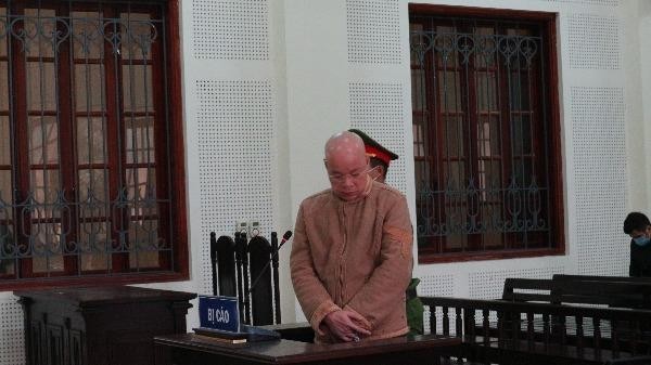 Với 2 tội mua bán người và tàng trữ trái phép vũ khí quân dụng, Nguyễn Văn Hùng lĩnh án chung thân.
