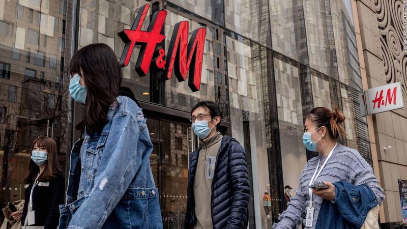 Trung Quốc bùng nổ làn sóng tẩy chay các thương hiệu thời trang lớn ảnh 1