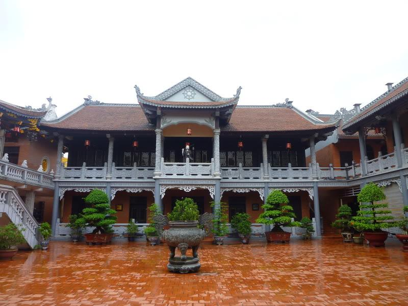 Chiêm bái ngôi chùa vốn là tòa Vọng Cung của Thành Nam xưa