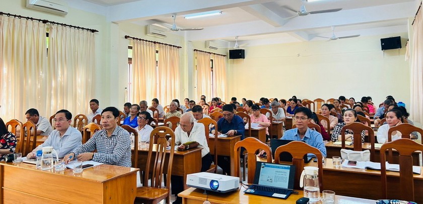 Các đại biểu đã được nghe giới thiệu những nội dung cơ bản của Công ước về quyền dân sự, chính trị và pháp luật Việt Nam về các quyền dân sự, chính trị.