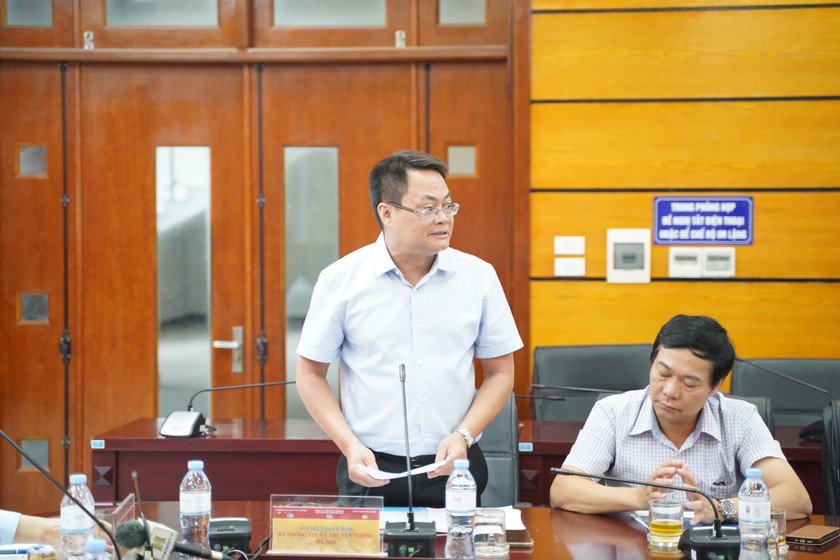 Giám đốc Sở Thông tin và Truyền thông Nguyễn Việt Hùng phát biểu tại buổi họp báo.