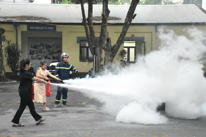 Bộ Tư pháp tổ chức tập huấn công tác phòng cháy, chữa cháy và cứu nạn, cứu hộ ảnh 6
