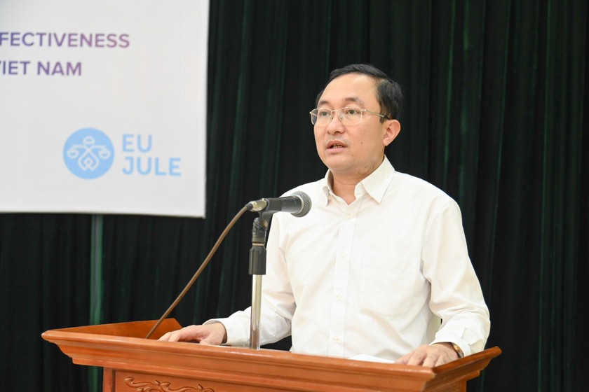 Phó Cục trưởng Cục PBGDPL Phan Hồng Nguyên phát biểu khai mạc Toạ đàm.