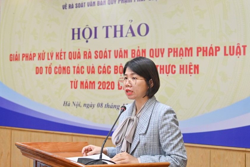 Bà Trần Thu Giang, Trưởng phòng Kiểm tra khối nội chính, Cục Kiểm tra VBQPPL, Bộ Tư pháp khái quát chung về tình hình thực hiện rà soát, xử lý kết quả rà soát văn bản từ năm 2020 đến nay.