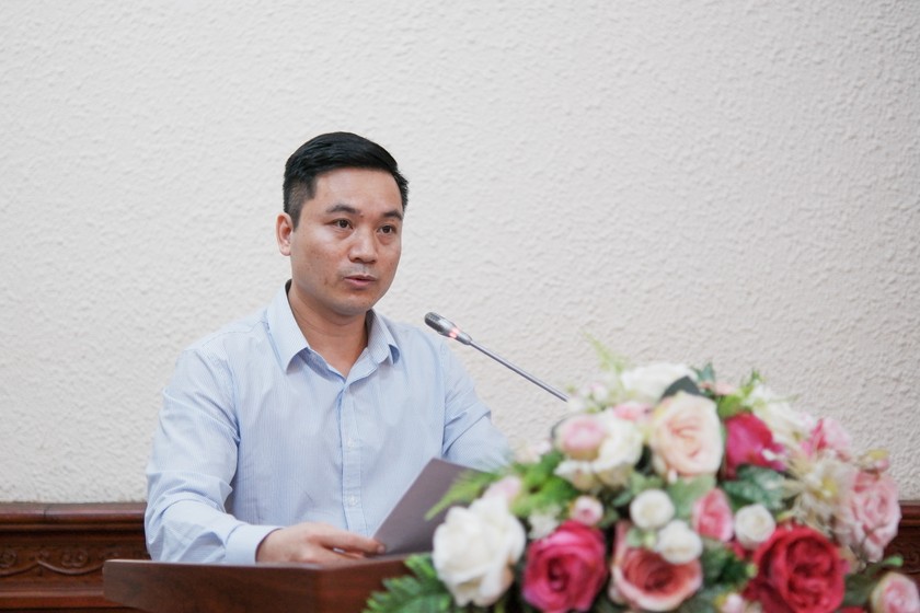 Phó Vụ trưởng Vụ Hợp tác quốc tế Đào Quý Lộc báo cáo tổng kết công tác thi đua, khen thưởng năm 2023 của cụm Thi đua số IV.