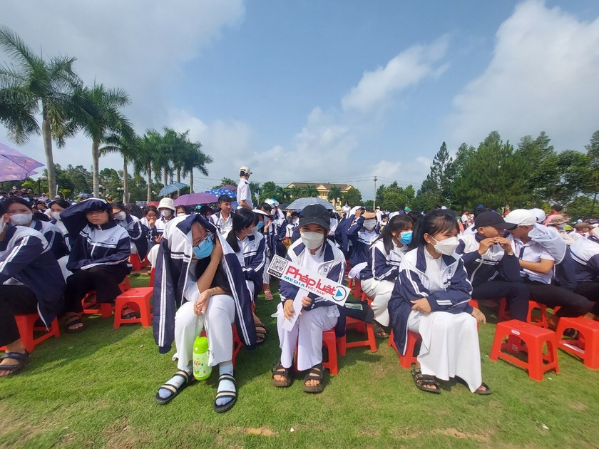 Các em học sinh THPT tại địa bàn Đắk G'long tham dự sự kiện