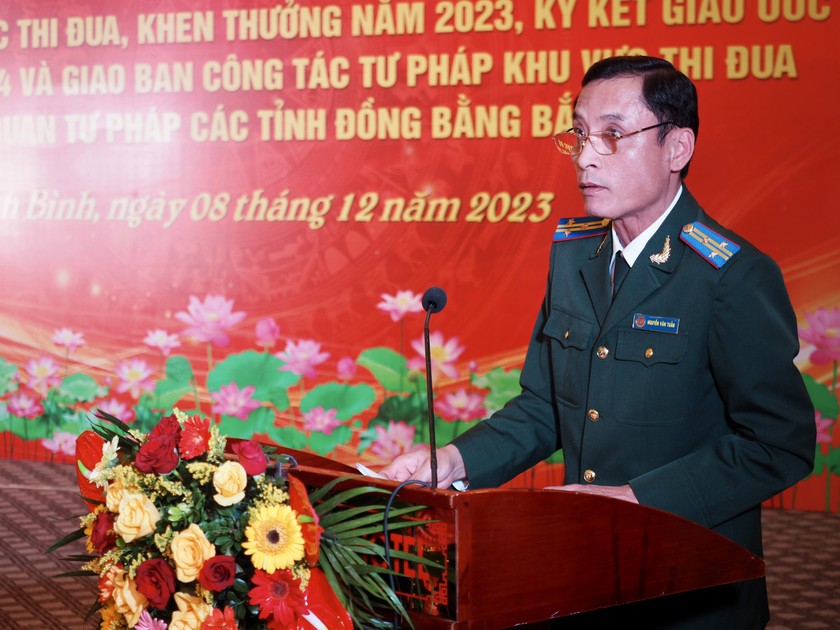 Phó Cục trưởng Cục thi hành án dân sự tỉnh Ninh Bình Nguyễn Văn Tuấn phát biểu tại Hội nghị.