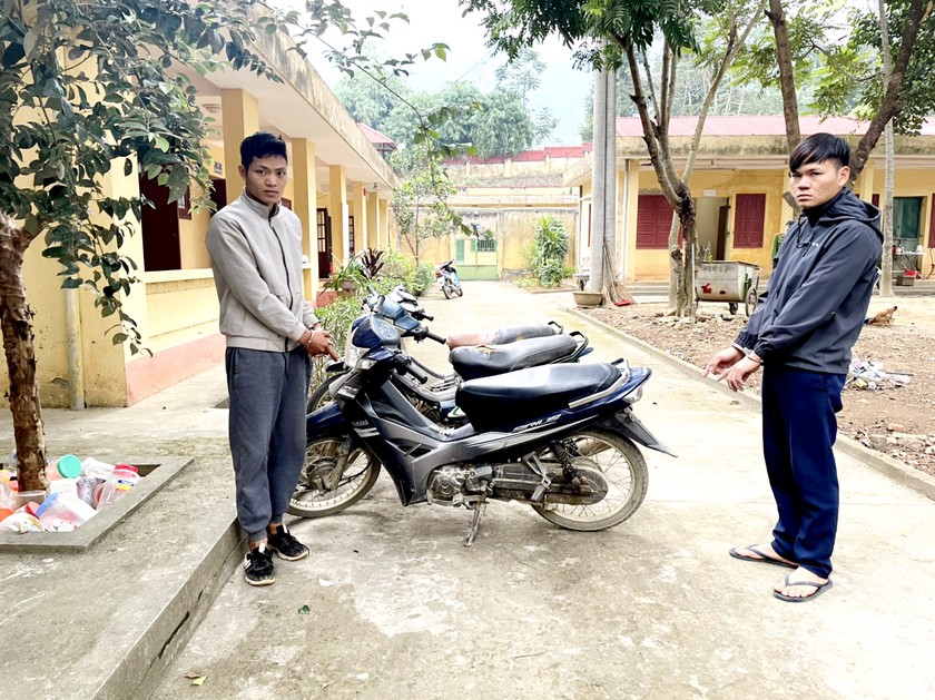Bắt giữ 2 đối tượng gây ra nhiều vụ trộm cắp xe mô tô tại Văn Bàn 