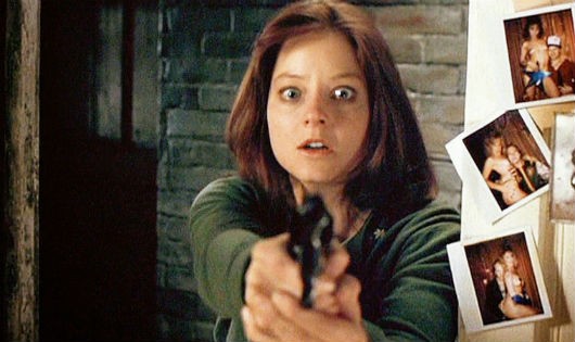 Minh tinh Jodie Foster trong vai học viên FBI Clarice Starling theo dấu kẻ giết người hàng loạt biến thái trong “Sự im lặng của bầy cừu”