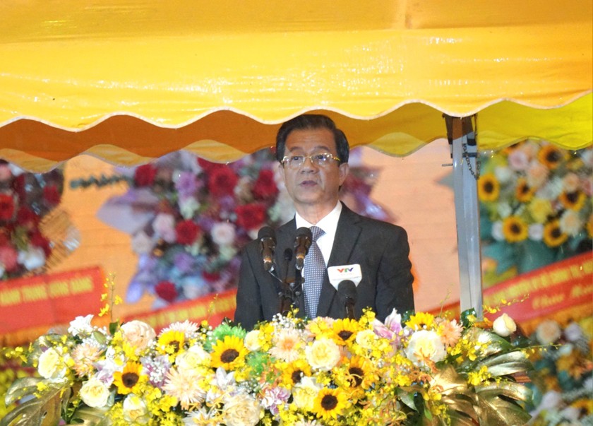 Ông Lê Hồng Quang, Bí thư Tỉnh ủy An Giang đọc diễn văn lễ kỷ niệm 135 năm ngày sinh Chủ tịch Tôn Đức Thắng