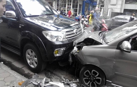 Vụ tai nạn nghiêm trọng khiến hai người bị thương nặng (Ảnh: Nguyễn Khánh)