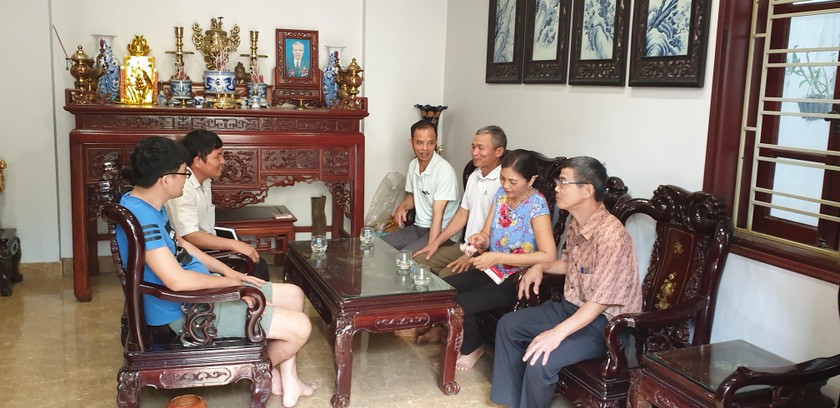 Các hòa giải viên Tổ hòa giải thôn Đổng Xuyên, xã Đặng Xá, Gia Lâm, Hà Nội thường xuyên thăm hỏi các gia đình trong khu dân cư