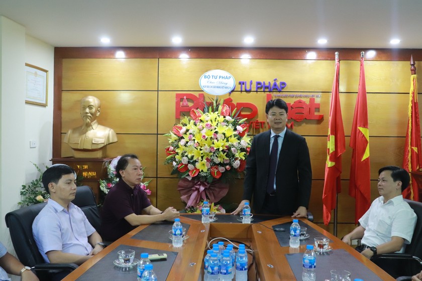 Thứ trưởng Nguyễn Thanh Tịnh chúc mừng Báo Pháp luật Việt Nam nhân ngày 21/6