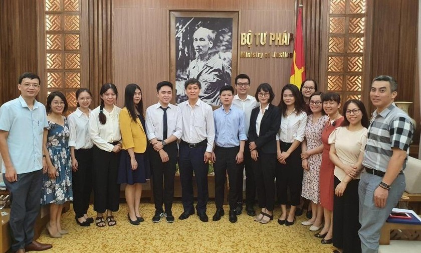 Thứ trưởng Nguyễn Khánh Ngọc gặp mặt đội thi FDI Moot
