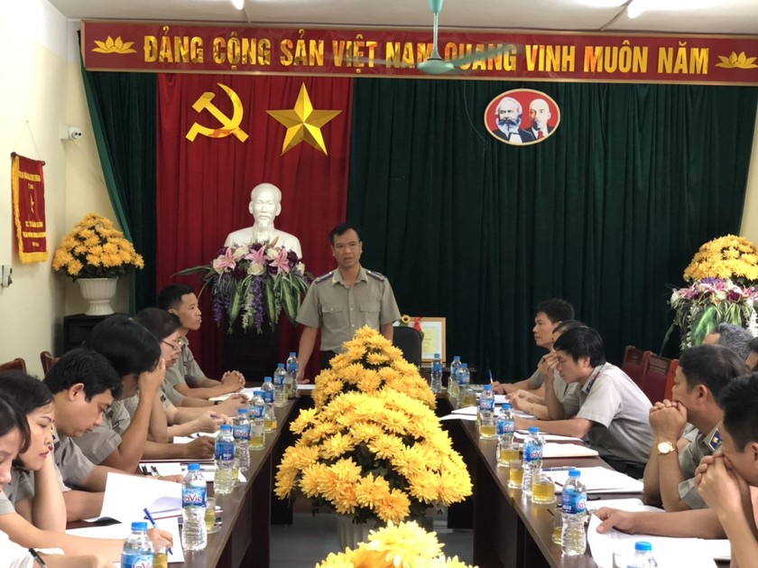 Cục trưởng Cục THADS Hưng Yên Vũ Hoàng Thụ chủ trì họp thi hành án.