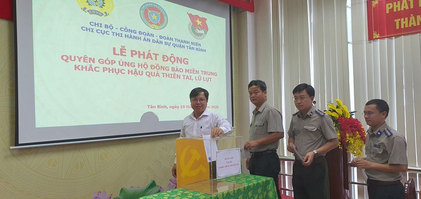 Chi cục Thi hành án dân sự quận Tân Bình phát động quyên góp ủng hộ đồng bào miền Trung 