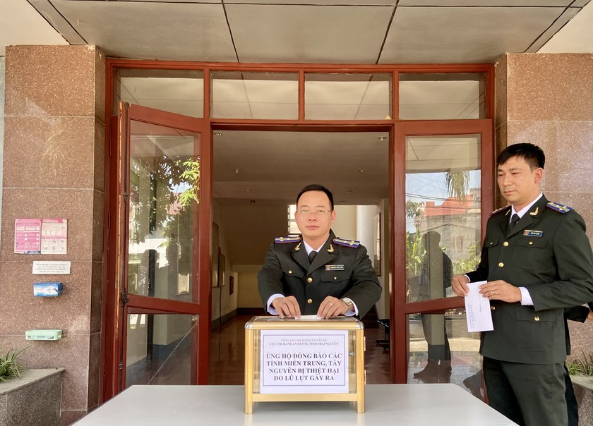 Ông Nguyễn Xuân Tùng, Cục trưởng Cục THADS Thái Nguyên tại lễ phát động phát quyên góp ủng hộ đồng bào miền Trung, Tây Nguyên khắc phục hậu quả thiên tai.