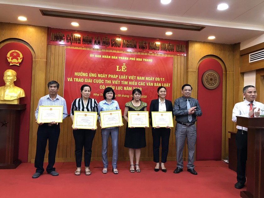 TP.Nha Trang: Hưởng ứng Ngày Pháp luật Việt Nam và trao giải cuộc thi tìm hiểu các văn bản Luật có hiệu lực năm 2020