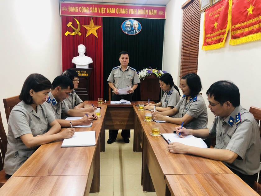 Một buổi họp nghiệp vụ của Chi cục Thi hành án dân sự huyện Kim Động, Hưng Yên.