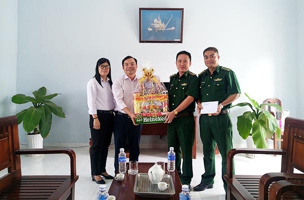 Sở Tư pháp tỉnh Tây Ninh thăm hỏi, chúc Tết các đơn vị được đỡ đầu