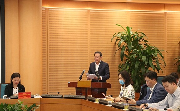 Phó Chủ tịch Thường trực UBND TP Hà Nội Lê Hồng Sơn phát biểu tại hội nghị trực tuyến phổ biến Luật Bầu cử đại biểu Quốc hội và đại biểu Hội đồng nhân dân năm 2015.
