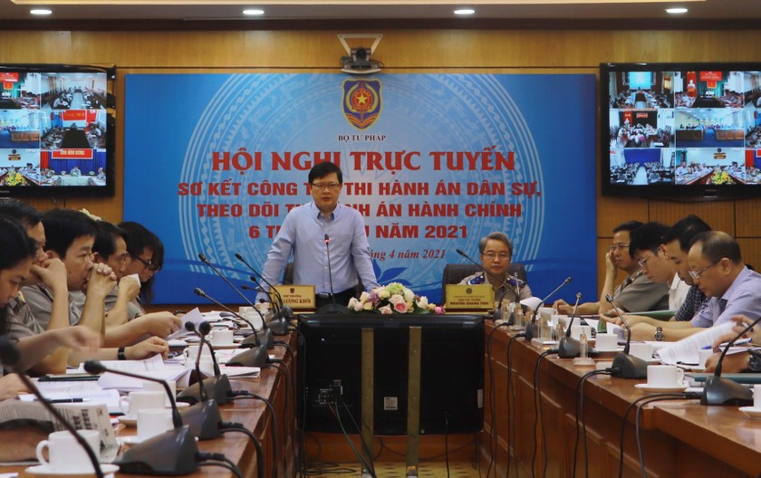 Thứ trưởng Bộ Tư pháp Mai Lương Khôi và Tổng cục trưởng Tổng cục THADS Nguyễn Quang Thái chủ trì Hội nghị.