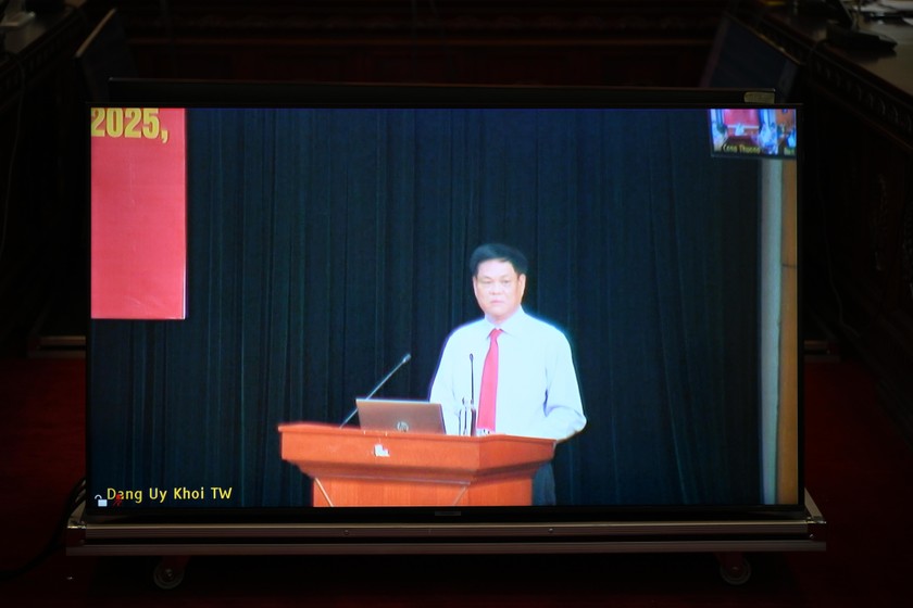 Bí thư Đảng ủy khối các cơ quan trung ương Huỳnh Tấn Việt phát biểu chỉ đạo Hội nghị