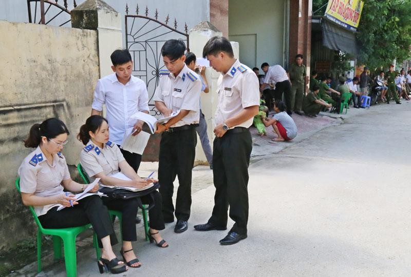 Chấp hành viên Chi cục THADS TP Bắc Ninh áp dụng nhiều biện pháp trong công tác giải quyết án.